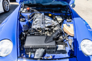 1993年式ポルシェ968CS:3Lの水冷直列4気筒エンジン。