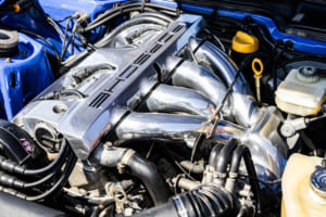 1993年式ポルシェ968CS:ヘッドカバーなどはオーナー自ら磨いたもの。