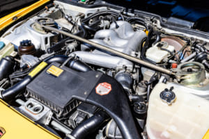 1990年式ポルシェ944ターボ：前期と後期のエンジンパーツを組み合わせてオーバーホール。