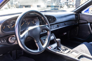 1993年式ポルシェ968CS:シンプルなインテリアデザイン。