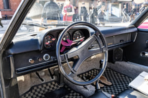 1970年式ポルシェ914-6：インパネには3連メーターがセットされる。