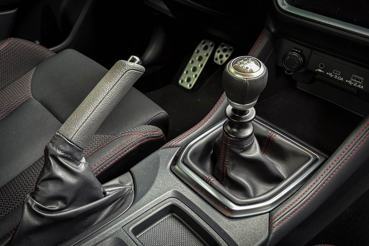 異例の「スバル WRX 6速MT」国内試乗。あえてカナダ仕様を用意した作り手の思惑を読み解く《LE VOLANT LAB》