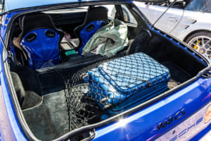 1993年式ポルシェ968CS:CSは2座モデルとなるため、ラゲッジスペースも広い。