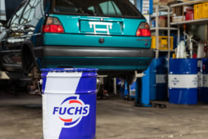 不調の“迷宮入り”を防ぐオイル界の「メートル原器」。VWゴルフ2専門店がフックスに託す理由〈PR〉