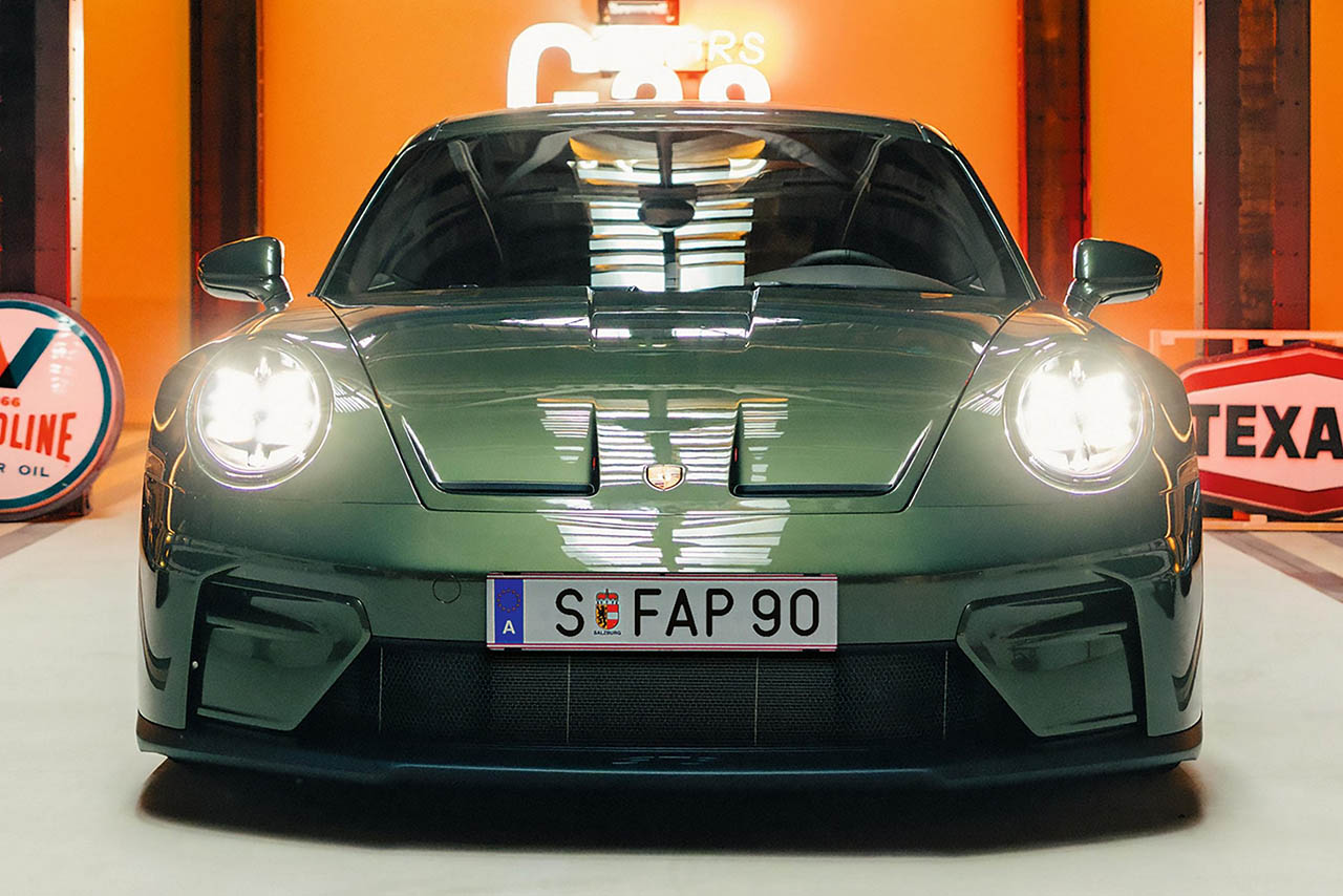専用グリーンと伝統の設え。GT3ツーリングをベースとした珠玉の限定90台「911 GT3 90 F.A.ポルシェ」