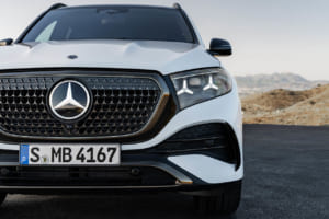 【写真55枚】メルセデス新型「GLE」ワールドプレミア。AI「MB.OS」と先読みシャシーでSUVの乗り味はどう変わるか