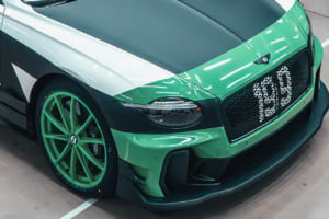 ベントレー本社キャンパスを完全封鎖。英国の至宝が仕掛けた“前代未聞のドリフト映像”の舞台裏