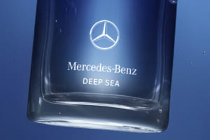 自動車誕生140周年を祝う深海の香り。メルセデス・ベンツの哲学が宿る新作フレグランス「DEEP SEA」