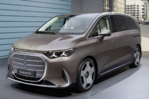 メルセデス最高峰の新型EVミニバン「VLE」本国で受注開始。航続700km超の実力と、約1540万円のプライス