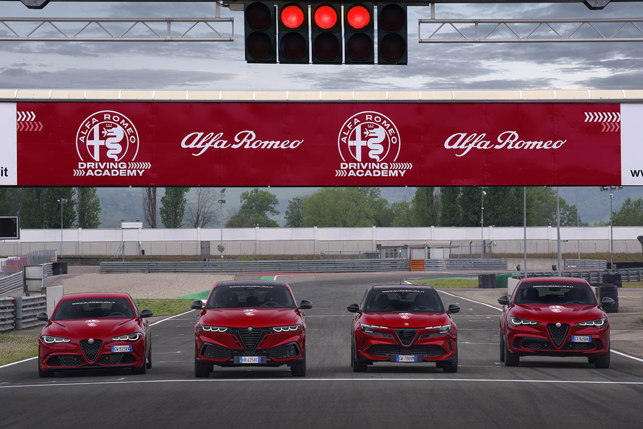 ジュリアやトナーレの限界を試す。アルファ・ロメオが伊で開講する「大人のサーキット道場」とは？