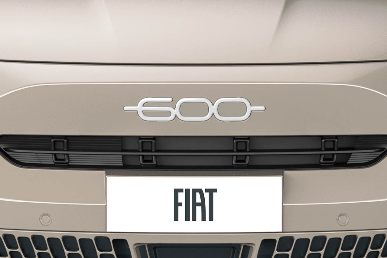 柔らかな「ミルク感」を纏うSUV。フィアット 600ハイブリッド限定車「カフェラテ」発売