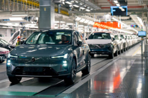 【ボルボ EX60】航続810kmでXC60と同価格帯。次世代EVミッドサイズSUVがついに生産開始