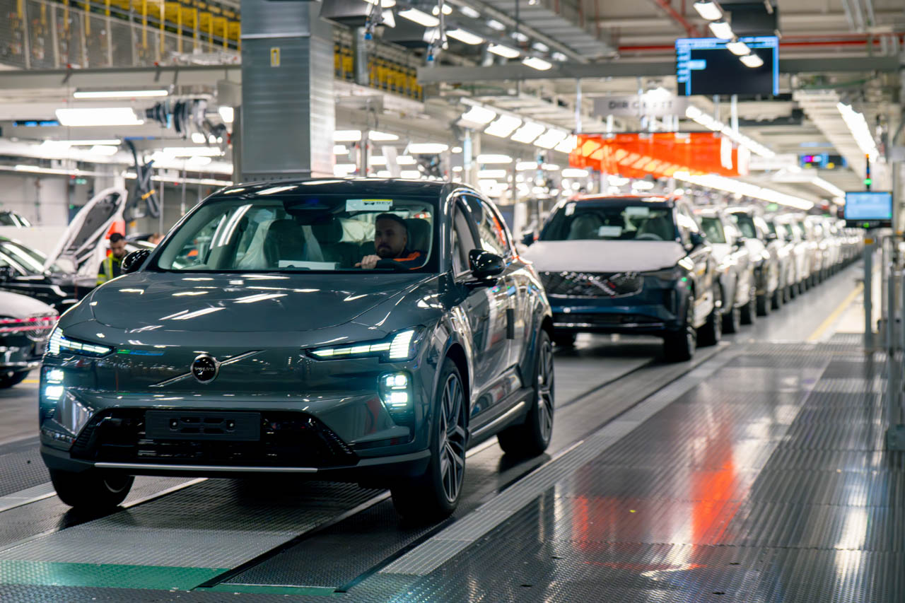 【ボルボ EX60】航続810kmでXC60と同価格帯。次世代EVミッドサイズSUVがついに生産開始