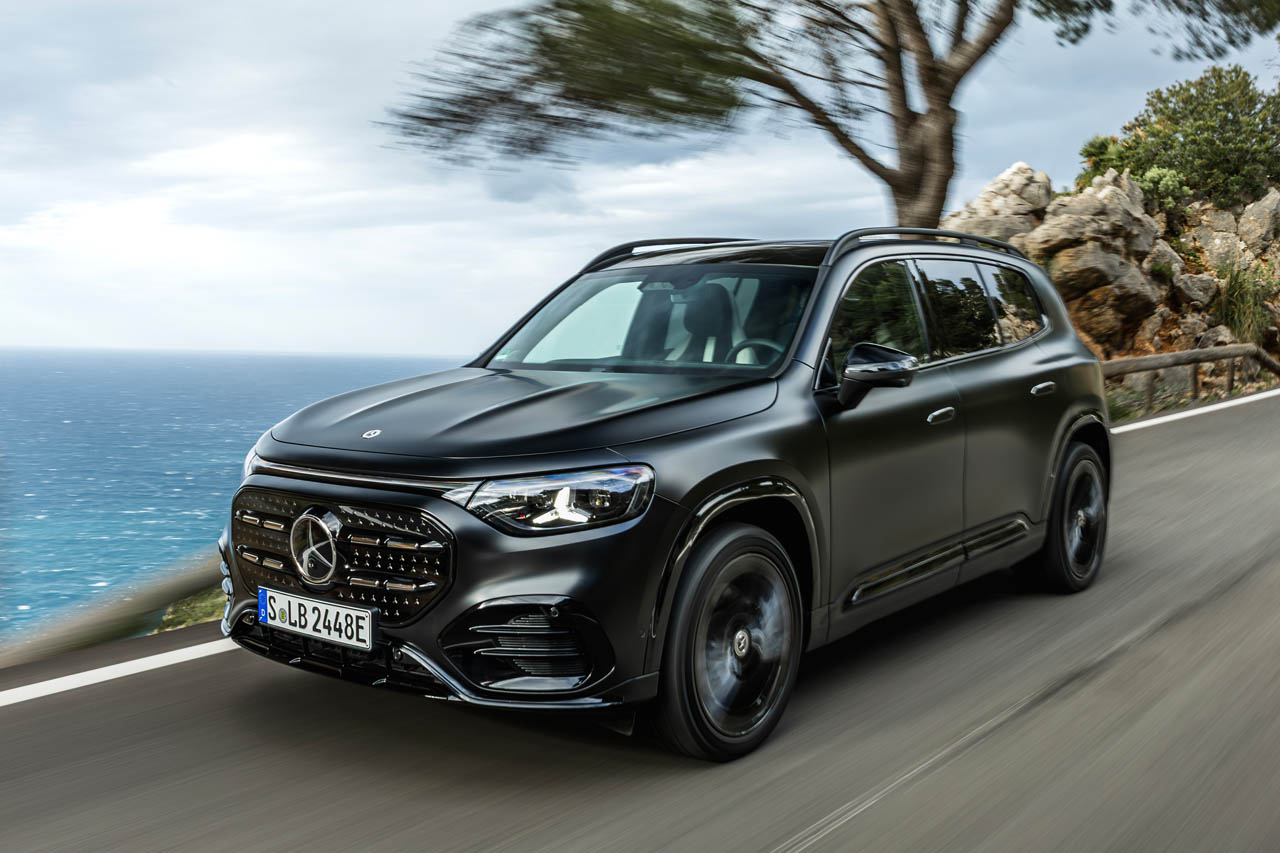 【写真93枚】新型メルセデス・ベンツGLBの全ラインナップが出揃う。新開発1.5LハイブリッドとエントリーEVを追加