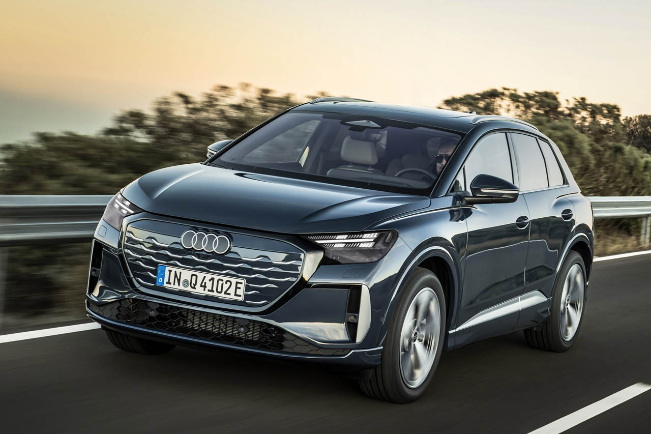 アウディ新型「Q4 e-tron」発表。新モーター採用による航続592km達成と、ブランド初「双方向充電」が示す次世代の完成形