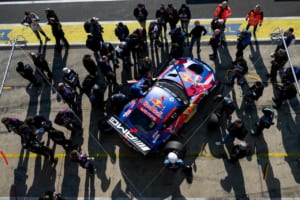 現役F1王者フェルスタッペンを「抜いた」日。彼がニュルブルクリンクの過酷なローカル戦に挑む本当の理由【木下隆之コラム】《LE VOLANT LAB》