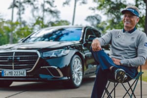 伝説の覇者B.ランガーへ贈る。メルセデス・ベンツ「Sクラス」と共鳴する唯一無二の特注チェア