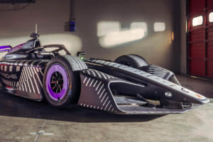 816ps・AWD化の代償を「5kg増」で凌駕。ポルシェ第4世代フォーミュラE「975 RSE」が示す技術的最適解