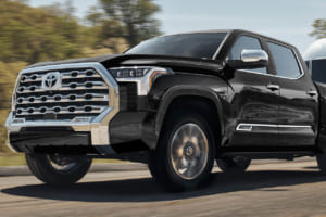 本場のダイナミズムをそのままに。北米トヨタの至宝「タンドラ」「ハイランダー」日本上陸と、見え隠れする「カムリ」の影