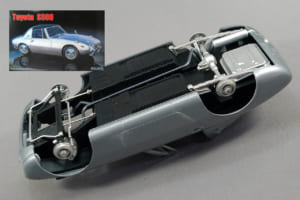 実車の“佇まい”を引き出すサス調整と見えないトランクの造作術。フジミ製「ヨタハチ」プラモをイマドキ流の作り方で仕上げてみよう！ 第5回【LE VOLANT モデルカー俱楽部】