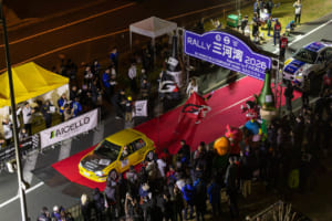 2026年の全日本ラリー開幕戦ラリー三河湾をスタートする高山・竹薮組のプジョー106。