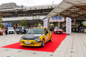 初開催のSAGA RALLYはJR佐賀駅前からスタート。