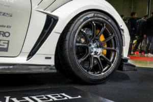 究極の造形美を叶えた金型鍛造。アドバン・レーシング「RZ-F3」と大径19インチ「GTビヨンドR」の圧倒的プレゼンス【2026 サマータイヤ＆ホイール バイヤーズガイド】