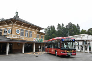2026年4月24日、南海りんかんバスが高野山エリアで運行を開始した大型路線タイプのEVバス「BYD K8」。