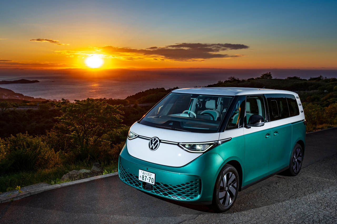 【長距離テスト】VW ID. Buzzは初代タイプ2の正統後継か。クラシックVW乗りが紐解く「伝統の継承」と長旅で見えた「充電のリアル」《LE VOLANT LAB》