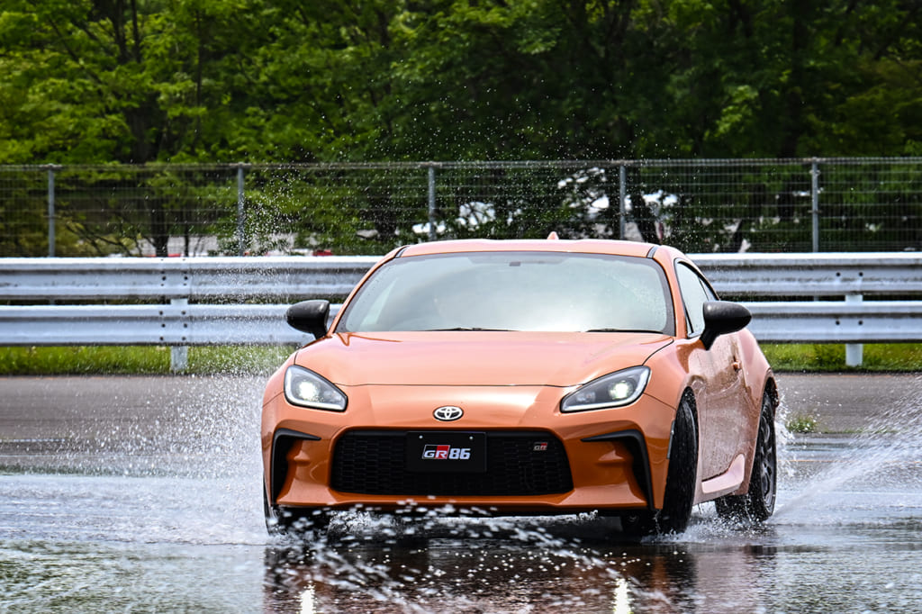 富士スピードウェイ「モビリタ」でリニューアルした「GR DRIVING EXPERIENCE」をGR86で体験