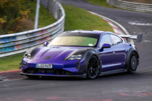 【ニュルBEV最速奪還】ポルシェ・タイカン・ターボGTが6分55秒533記録、マンタイの強大な空力で新鋭シャオミを超越