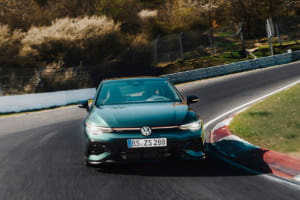 【ニュルFF最速奪還】VWゴルフGTIエディション50が7分44秒523を記録、シビック・タイプRを超越
