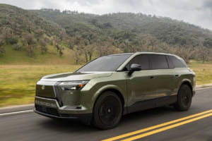 レクサスが定義する次世代高級車。新型「TZ」同乗試乗で驚愕した“頭の揺れない”後席制御と、走りの極意《LE VOLANT LAB》