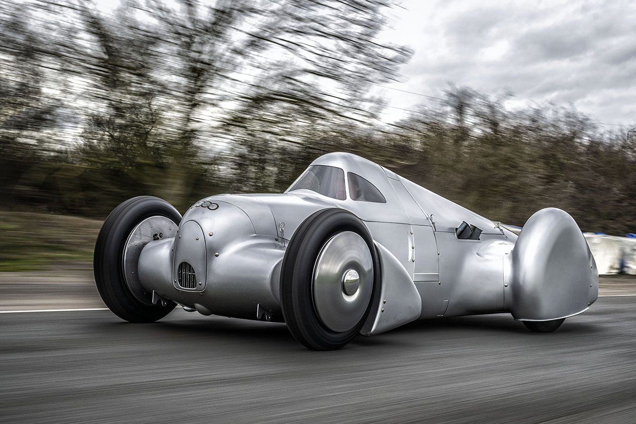 1935年、最高速326km/hの狂気。アウディがV16流線型マシン「アウトウニオン・ルッカ」を復刻