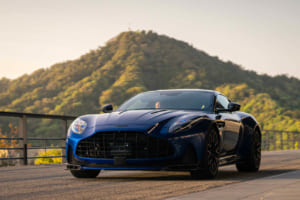 アストン・マーティン DB12 S