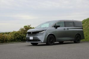 【日産 新型エルグランド】「iPhone音量ボタン3回分の静寂」とフラットな加速。開発陣が明かす極上空間の真髄