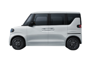 写真より実物はどうだ!? 話題沸騰のBYD「ラッコ」と規格外のEVバス「J7」が並ぶ大注目のブースは必見【ル・ボラン カーズミート2026横浜】