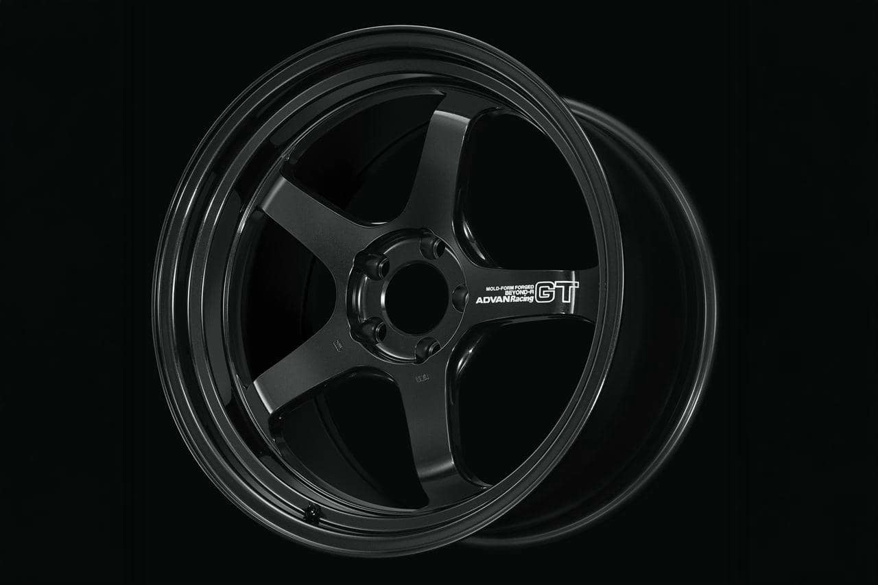 究極の造形美を叶えた金型鍛造。アドバン・レーシング「RZ-F3」と大径