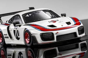 伝説の白鯨へのオマージュ。「ポルシェ935/19」の凄みを1/43スケールに凝縮したメイクアップの職人魂【LE VOLANT モデルカー俱楽部】