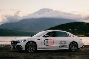 創業140周年！ 新型「メルセデス・ベンツSクラス」の大陸横断ツアーが日本上陸、表参道には新拠点もオープン