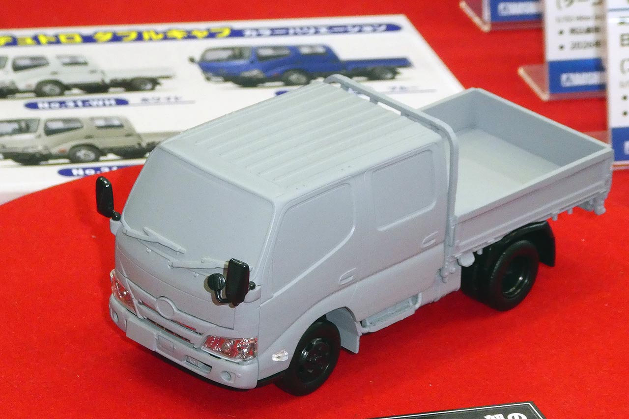 アオシマ「楽プラ」新作はマニア歓喜のダブルキャブ「デュトロ」！ S2000やGRヤリスも【第64回 静岡ホビーショー2026速報】