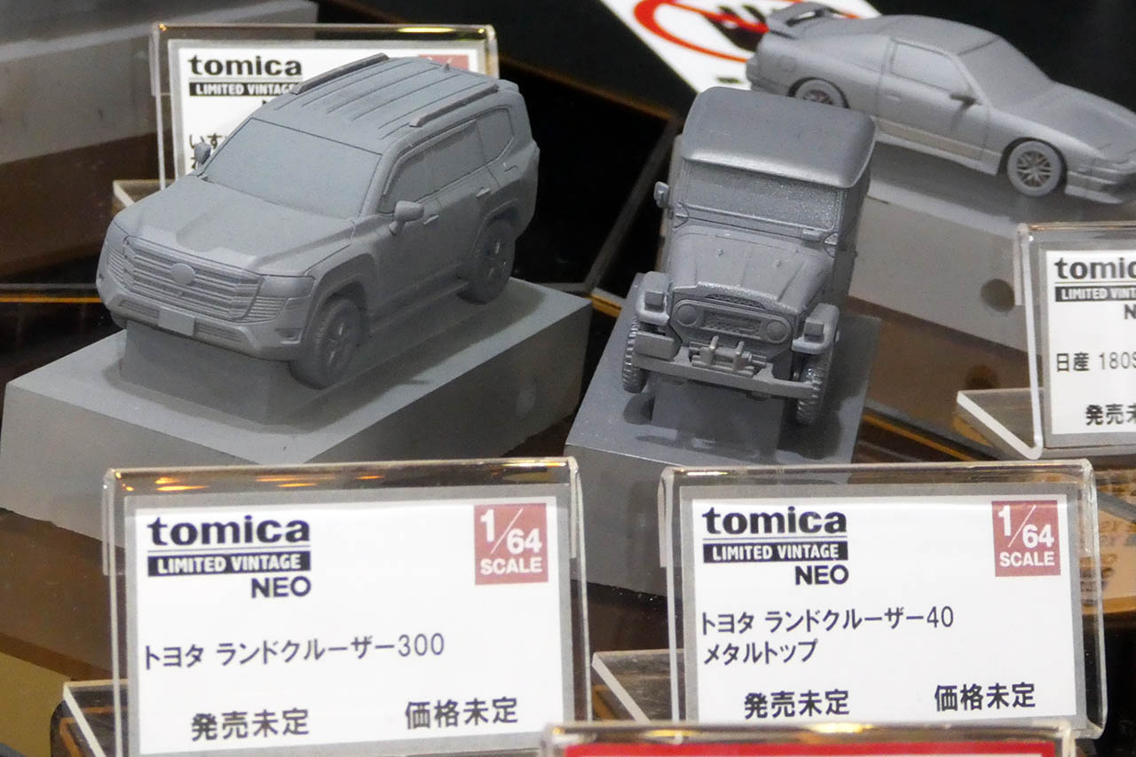 1/64ミニカーでフロントカウル開閉＆エンジン再現（予定の）「ジャガー