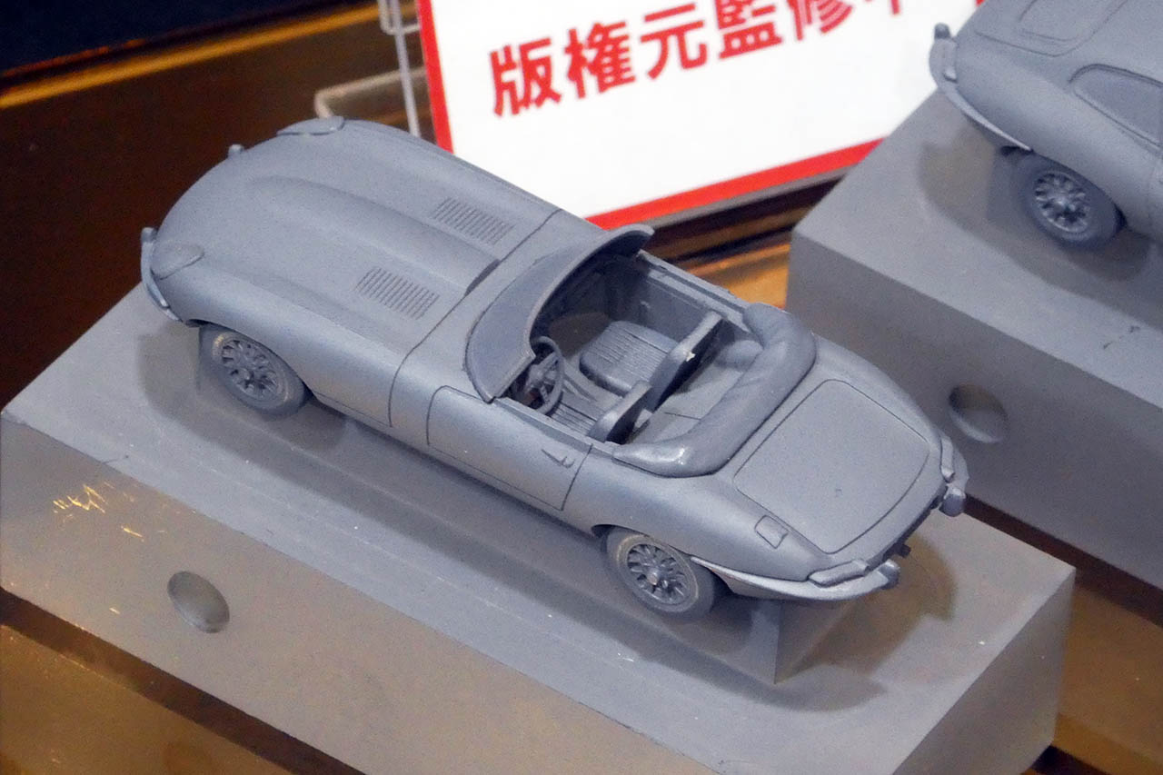 1/64ミニカーでフロントカウル開閉＆エンジン再現（予定の）「ジャガーEタイプ」製品企画発表！【第64回 静岡ホビーショー2026速報】
