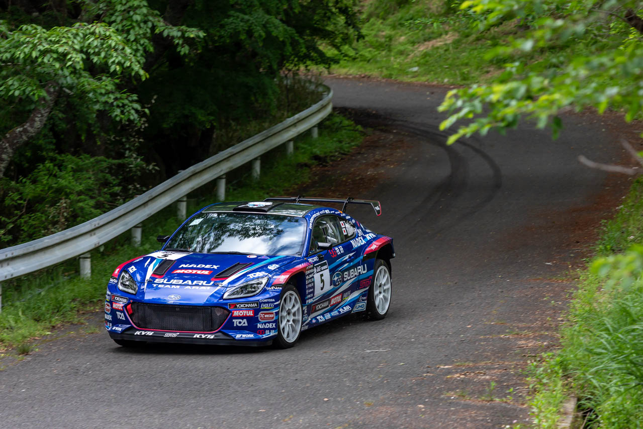 スバル渾身の“魔改造”マシン！ 4WD×2.4Lターボ化された競技専用「BRZ」全日本ラリー初陣の走りと課題を徹底解剖《LE VOLANT LAB》