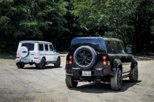 ディフェンダーOCTAブラック(右)とメルセデスAMG G63(左)