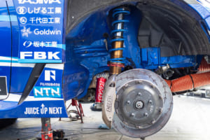 ブレーキはエンドレス、サスペンションはKYB製を使用。