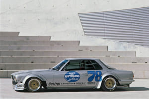 メルセデス・ベンツ450SLC AMG:1980年、クレメンス・シッケンタンツとヨルグ・デンツェル組がこの車両でニュルブルクリンクの「ノルドシュライフェ」コースで開催されたツーリングカーグランプリで優勝。