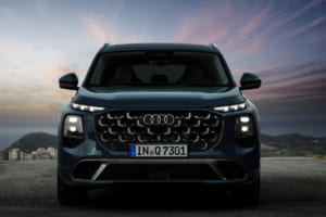 【新型アウディQ7発表】V6ディーゼル×MHEVプラス搭載。世界初のライティング技術を備えた7人乗りSUVが第3世代へ