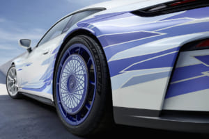 江戸切子と藍染が彩るレーシングポルシェ。日本限定30台「911 GT3 アルティザンエディション」が提示する新たなラグジュアリー