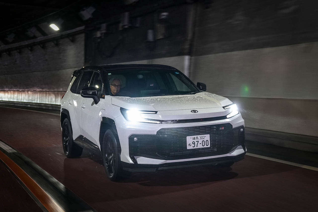 【トヨタRAV4 PHEV試乗】HEVとは“別物”の静粛性。600万円超の「高級車」としての実力を問う《LE VOLANT LAB》